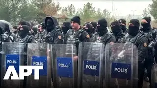 Police Clash with Students in Turkey Over Syrian Kurds Protest | APT