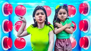 MIS HERMANITAS ESCAPAN DE 100 BOTONES MISTERIOSOS BAJO EL AGUA !!