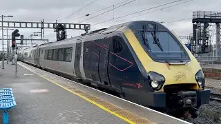 221114 + 220019 at Reading 