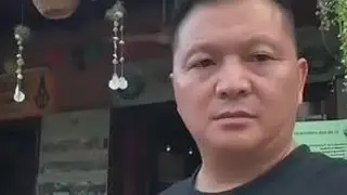 漫步老挝街头，时光在此缓缓流淌。小店门前，绿植摇曳，生活气息扑面而来。记录老挝的真实生活，每一帧都是故事。🌿📸  #原创视频 #自驾游 #旅行随拍
