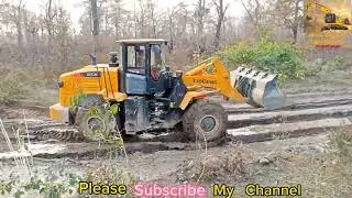Tripper Rescued By Big Loader Idiot Tripper Driver Stuck The Tripper In Mud #loader  #tripper #jcb