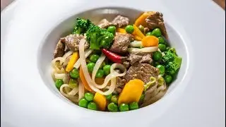 Nouilles de riz aux l&eacute;gumes et au boeuf - Recette de David Geisser