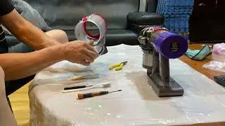 Dyson SV10吸塵器拆解清潔 上集