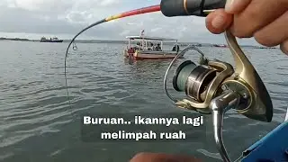 Mancing Dekat Kapal Merah Benoa, Langsung Disambar GT!