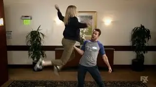 [It's Always Sunny In Philadelphia] Mac Grabs Dee By The P*ssy XD