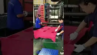 The entire blow molding process of giant plastic pallets