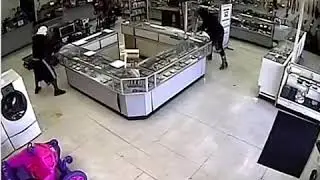 Oops, Unbreakable Glass: Crimanls Try To Rob A Pawn Shop But Fail To Break Glass In Houston, TX
