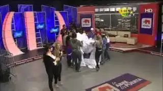 Ema Huevo Brinca en las Noches del F&uacute;tbol