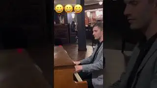What happens if you play Linkin Park on a public piano?#piano #pianopublico #pianopublic #pianohotel