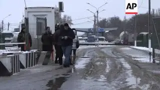 Kiev's decision to halt rail movement between Ukraine and Crimea causes border chaos