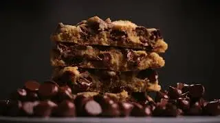 Crumbl's Original Award-Winning Milk Chocolate Chip Cookie 🍪