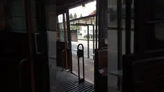 Beiwagen 156 T&uuml;r schlie&szlig;t (Rostock)