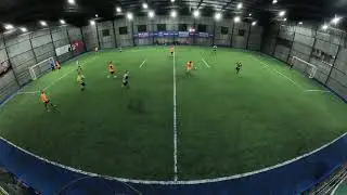 FutTer&ccedil;a | Jogo em dia de chuva forte, mas quadra protegida.