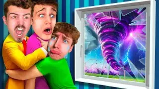 STAV&Iacute;M SKR&Yacute;&Scaron; před KRUT&Yacute;M TORN&Aacute;DEM v Minecraftu!