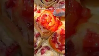 The best Strawberry Cheesecake Rolls