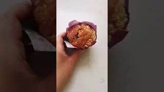 Lidls muffins are so cheap & tasty, the crumble makes it taste like cake and SO SOFT inside 😍