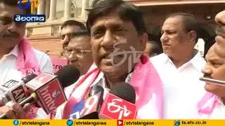 TRS MPs Protest Continue with Placards | Outside Parliament | Over Reservations issue