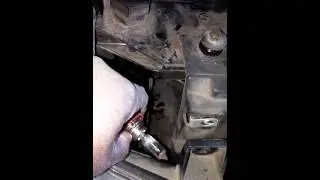 2007 Chevrolet Avalanche headlight replacement - Low Beam