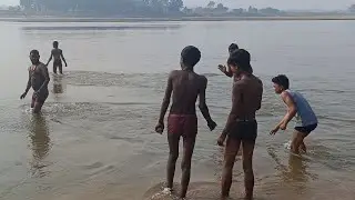 झारखंड की सबसे बड़ी नदी😳😳😳में गांवों के बच्चों के साथ हमलोग ने बहुत ही ज्यादा मस्ती #subscribe#vlog