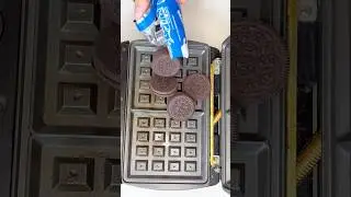 Oreo Caramel Waffles 😱