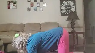 Polar bear with pelvic tilt