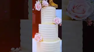 3tier  buttercream  wedding cake #londoncakedesigner #cakedesigner #weddingcake #cake