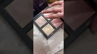 Huda beauty Highlighter Palette