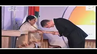 *Lata Mangeshkar Recieving France Highest Civillian Award*