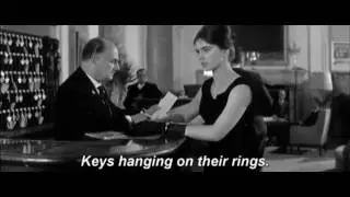Last Year at Marienbad &ndash; frozen people scene