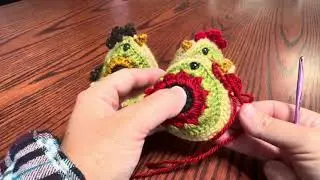 How to crochet a wattle on the granny square chicken.