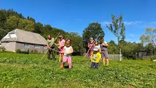 🍂 Autumn Village Life in the Carpathians | Grandpa Tolya Makes Hay & Grandma Olya Cooks