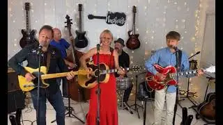 Flowers on the Wall - The French Family Band featuring Stuie and Sonny