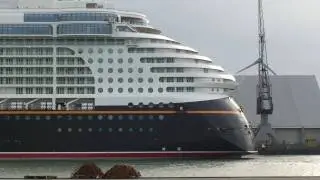 Cruise ship 