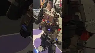 Megatron - Self transforms via voice command! #robosen #megatron #transformers