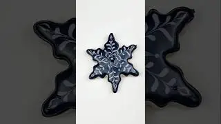 Beautiful Wet On Wet Snowflake Decorated Cookie #satisfying #cookies #royalicing