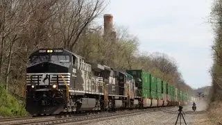 NS 4002 Leads 25Z with CSX Trailing | Grapeville, PA