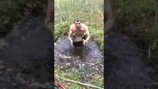 A huge hole in the swamp hid a secret. For 80 years, a box with a treasure lay there.