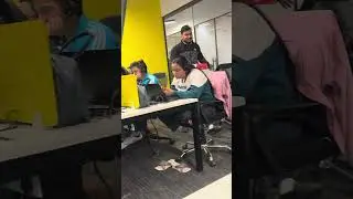 Office me aaj sweets bate jaa rhe h