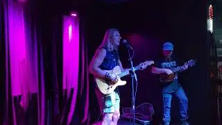 Kentucky's Best Mandolin Player Invites Me on Stage so I Play This