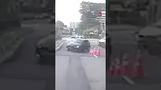 Tanjong Katong sinkhole: New dashcam footage shows uneven road before car falls into hole