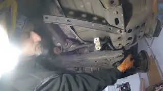 How to remove the cross stabilizer bar Ford Fiesta