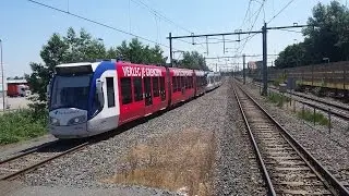 HTM RegioCitadis Koppelstel (met Reclame) komt aan op station Forepark