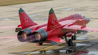 . MiG-31 Foxhound Full Breakdown | Speed, Radar & Cockpit Power