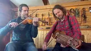 National Anthem of Ukraine 🇺🇦 played on 🇸🇪 nyckelharpa and 🇳🇴 hardangerfiddle