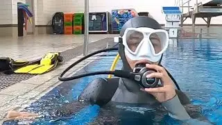 Самые требовательные и совершенно безумные латексные полнолицевые противогазы и платья для подвод...