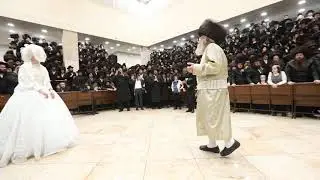 האדמור מפינסק קרלין במצווה טאנץ לנכדו