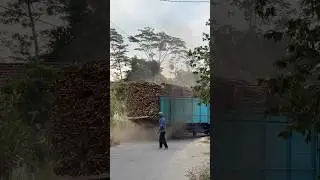 HAMPIR SAJA !! Truk muat tebu tidak kuat nanjak
