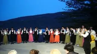 Χοροί Παλιός Συρτός,Αργός Αμολαρτός και Τζεμπέκ'κο απο την Σαμοθράκη.Θεοσκέπαστη Άνδορυ,20-4-13.
