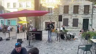 Julien Chardon , dans le cadre des concert un amour d'&eacute;t&eacute; de la mairie de Langeac;Quelques