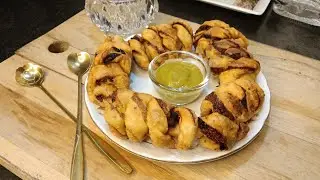 Golden Fried Delights with Green Chutney | Street-Style Snack| Delicious.   #trendingvideo#youtube 